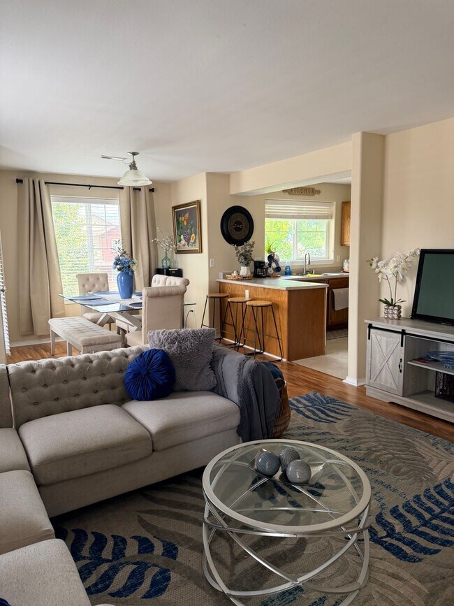 Foto del edificio - 893 Forestglen Dr