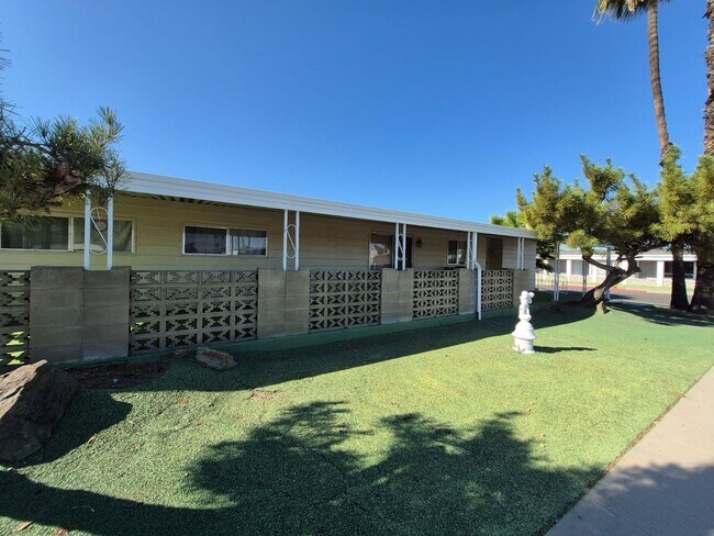Foto del edificio - 55 and OVER ONLY ***New Rental Home***