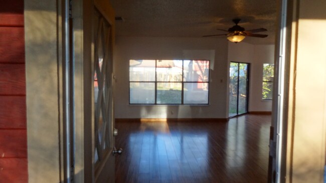 Foto del edificio - 8442 Cascade Ridge Dr