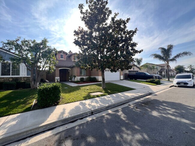 Foto del edificio - Beautiful 4 Bedroom, 3 Baths Single Family Home In North Fontana for Lease
