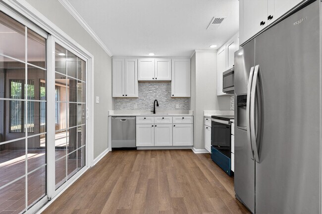 Foto del edificio - 420 Paradise Rd