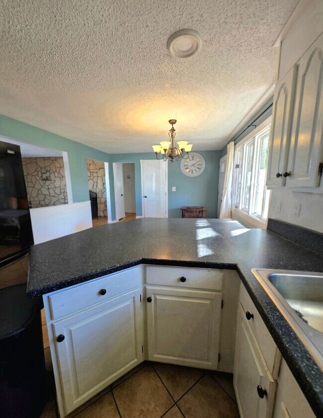 Cocina en la entrada - 1409 2nd West Hill Dr