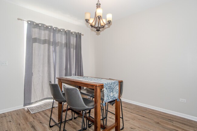 Foto del edificio - 1715 Fieldstone Dr S