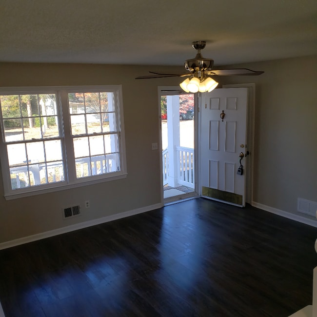 Building Photo - 119 Meadow Wood Dr