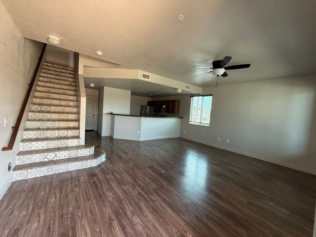 Building Photo - Upgraded Eldorado Condo - End Unit
