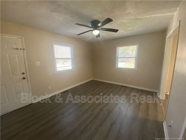 Building Photo - 4959 Fieldcrest Dr