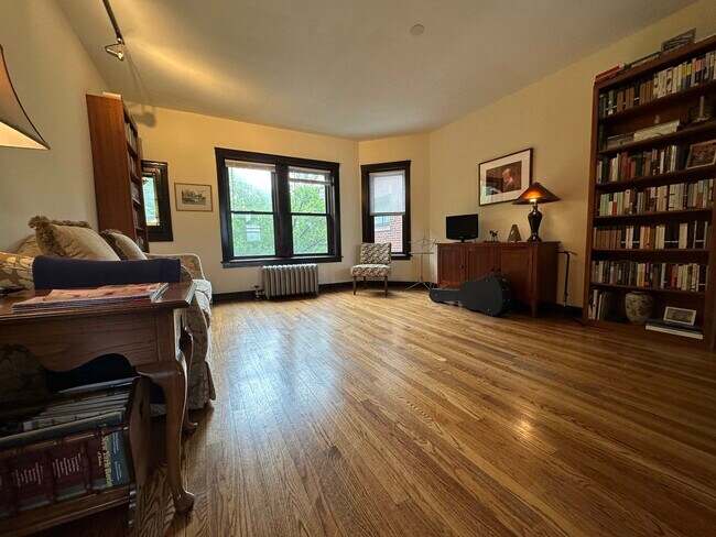 Foto del edificio - 4616 N Sacramento Ave