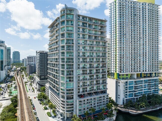 Foto del edificio - 690 SW 1st Ct
