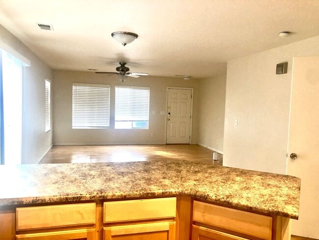Building Photo - Pristine 3 bed/2 bath home