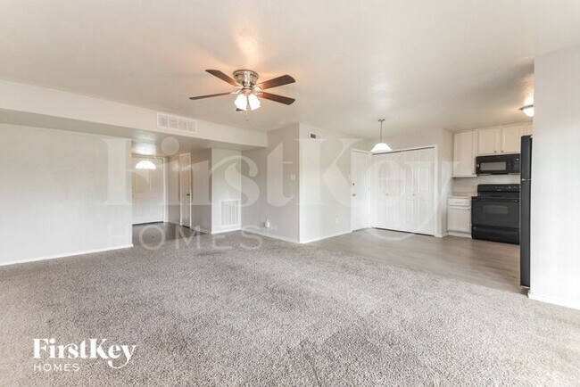 Foto del edificio - 1738 Dell Oak Dr