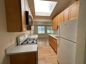 Building Photo - 3517 Lincoln Ave