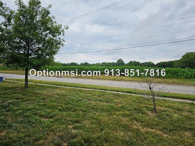 Building Photo - Main level living!