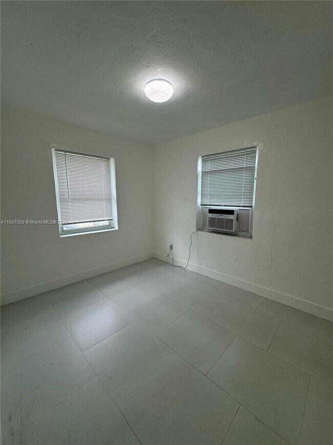 Foto del edificio - 1400 NW 95th St