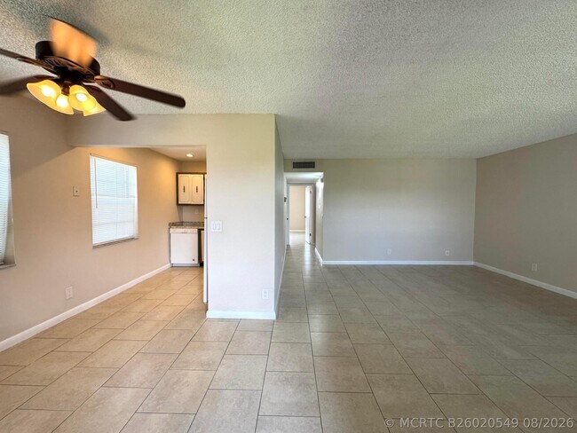 Building Photo - 900 Normandy Ln
