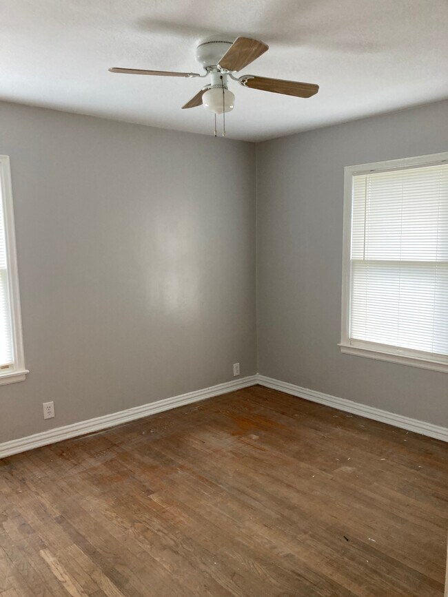 Building Photo - 229 Courtland Dr