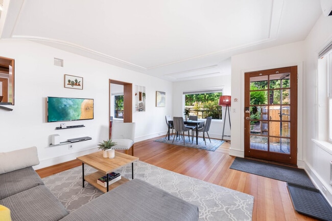 Building Photo - 1019 NE 117th St