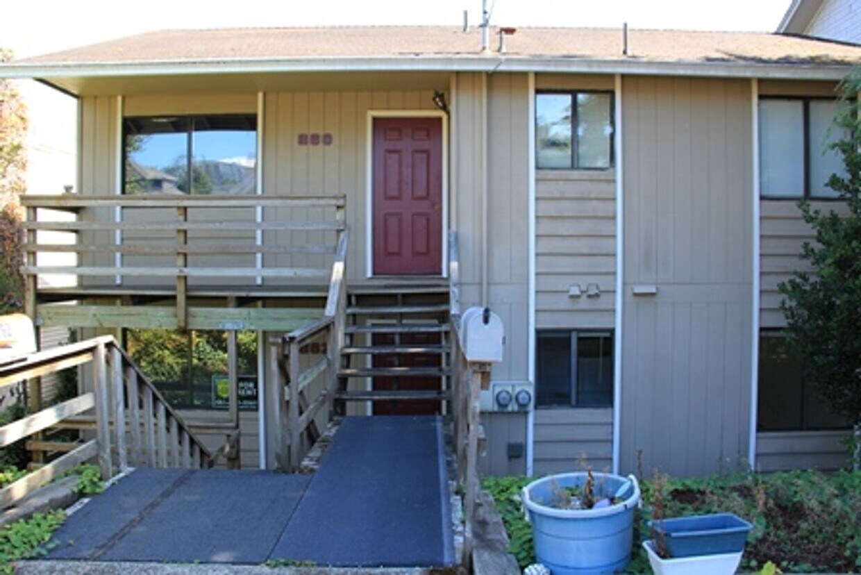 860862 S 5th St Unit 860, Coos Bay, OR 97420 Room for Rent in Coos