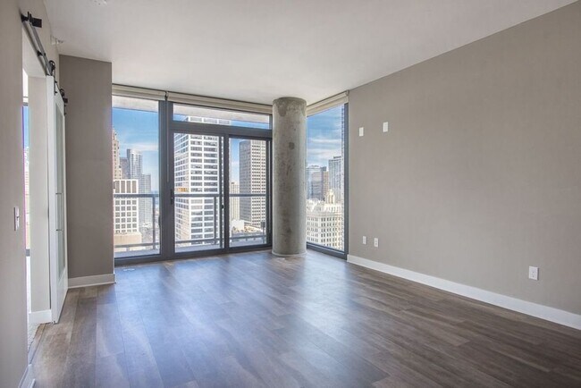 Foto del edificio - 499 N State St