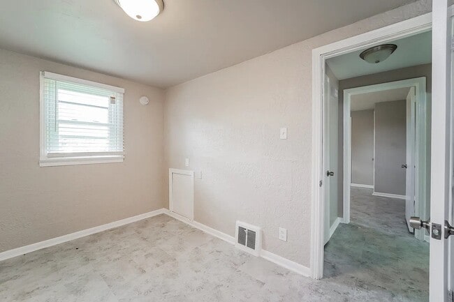 Building Photo - 2210 Guffey Rd