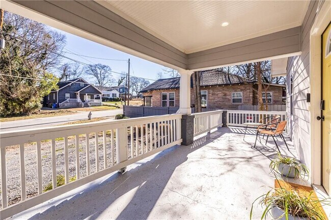 Foto del edificio - 988 Mayson Turner Rd NW