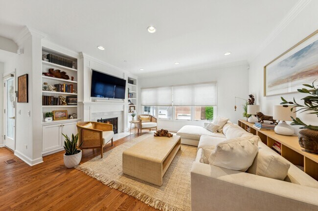 Foto del edificio - 1806 W Diversey Pkwy