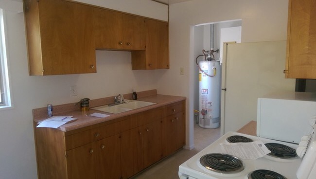 Building Photo - 440 Monroe St NE, Apartment A