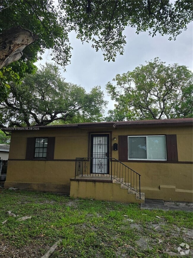 Building Photo - 6912 NW 5th Pl