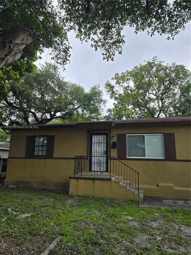 Primary Photo - 6912 NW 5th Pl
