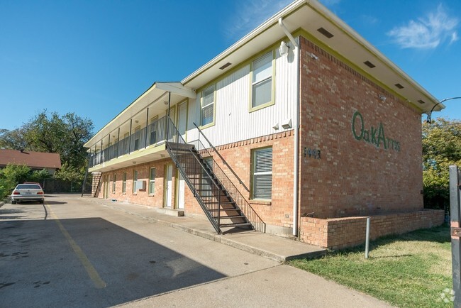 Building Photo - Oak Arms