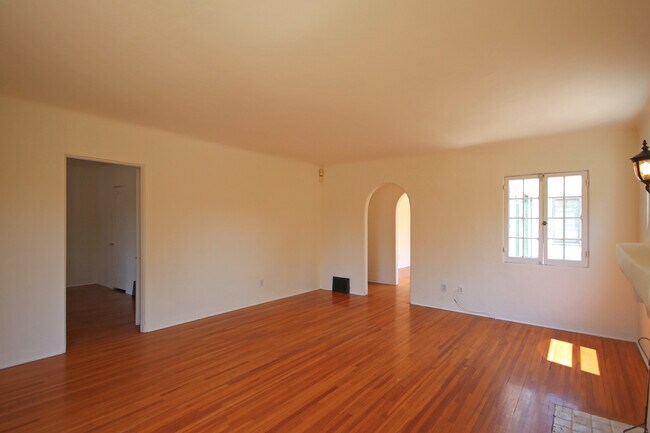 Foto del edificio - 605 W Washington Blvd