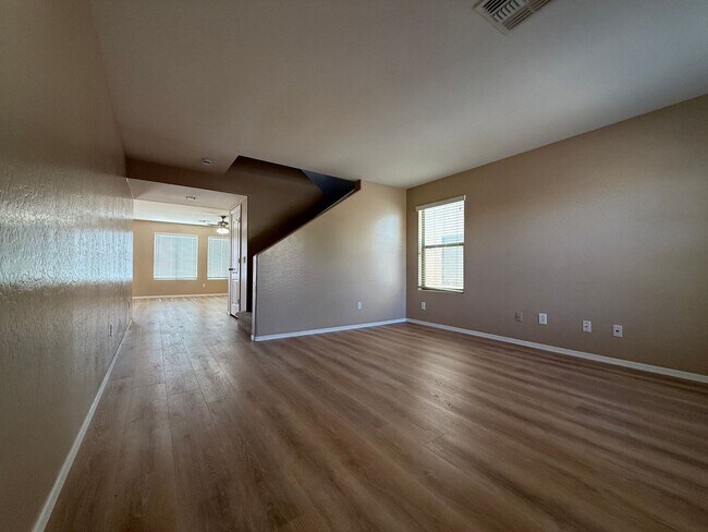 Foto del edificio - San Tan Valley 4Bd/2.5Ba, 2044 sqft, Skyli...