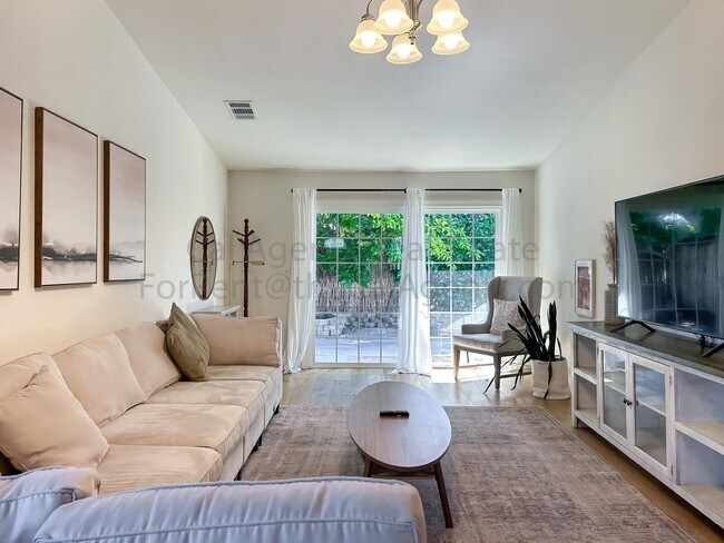 Building Photo - 4207 Queen Anne Dr