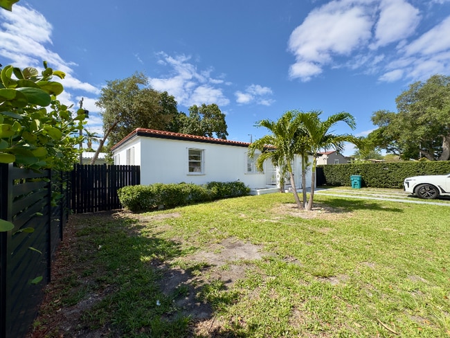 Foto del edificio - 4060 SW 6th St