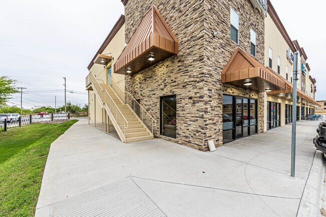 Building Photo - 8218 Casa Verde Rd
