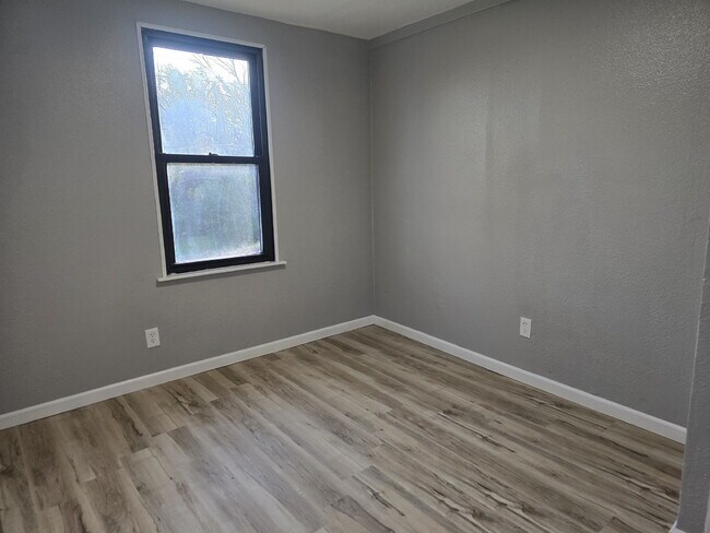 Foto del edificio - Beautiful 3BR/1BA Home on East Edgar Avenue