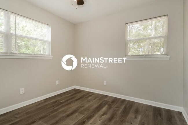 Foto del edificio - 4 Bedroom Pet-Friendly Home in JACKSONVILLE, FL with Main Street Renewal
