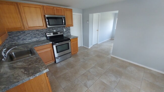 Kitchen - 3218 24th St SW
