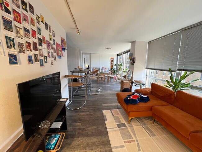 Foto del edificio - 2400 N Lakeview Ave