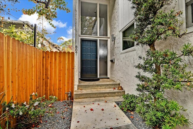 Building Photo - 807 Haverford Ave