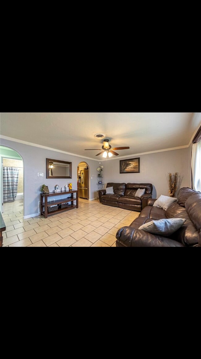 Building Photo - 1434 Chestnut Dr