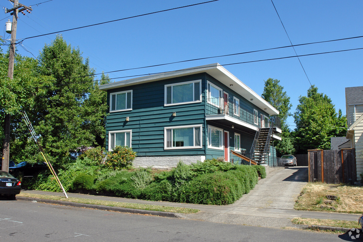 Primary Photo - 2621 NE Weidler St