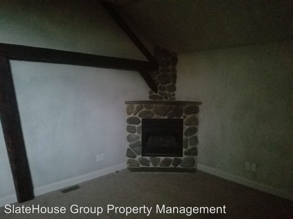 Foto principal - 915 Buck Run Rd