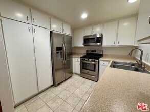 Building Photo - 1348 E Hillcrest Dr