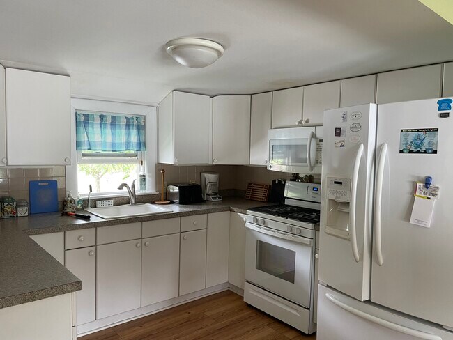 Building Photo - 161 Shore Rd