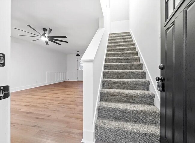 Foto del edificio - 563 Lorie Ln