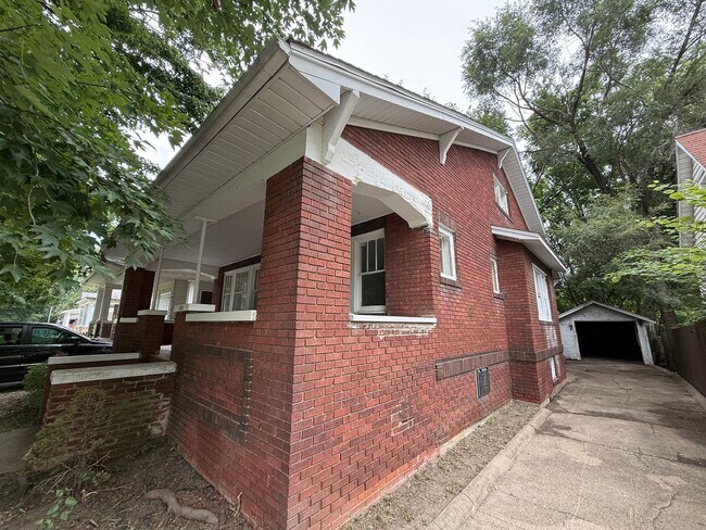 Foto del edificio - 1454 E Main St