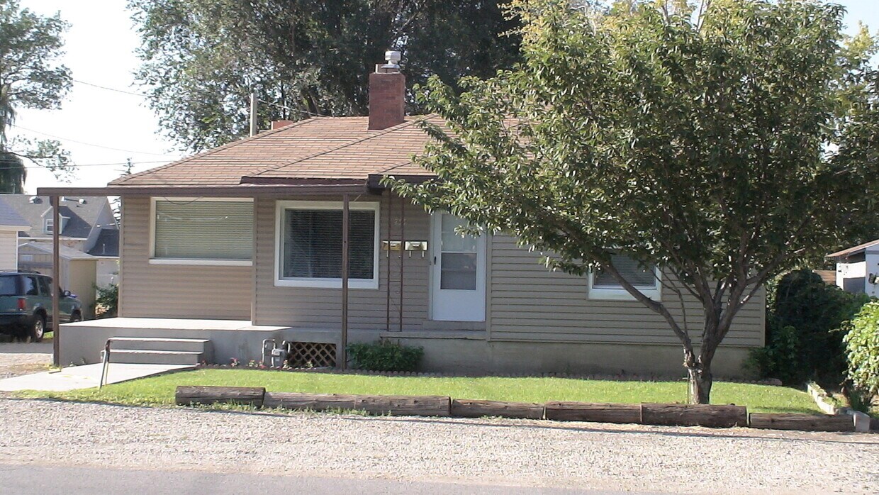 255 W 100 N Unit Up, Lehi, UT 84043 Room for Rent in Lehi, UT