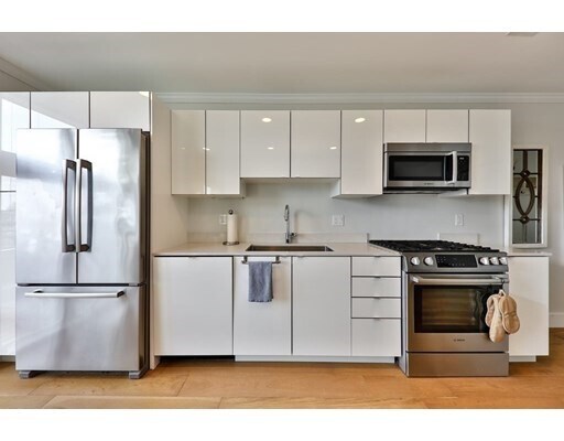 Primary Photo - 250 Meridian St