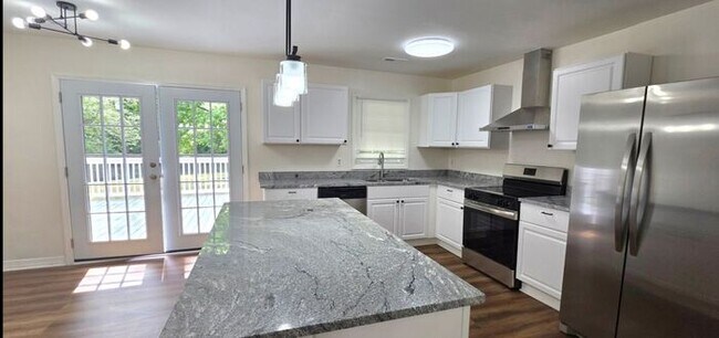 Foto del edificio - Renovated 4BD/1.5BA Ranch in Windsor Park!