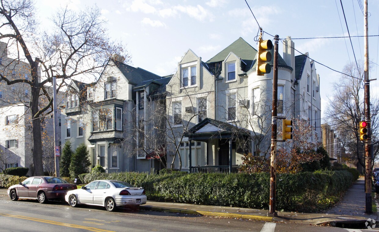 Primary Photo - 400 S Highland Ave